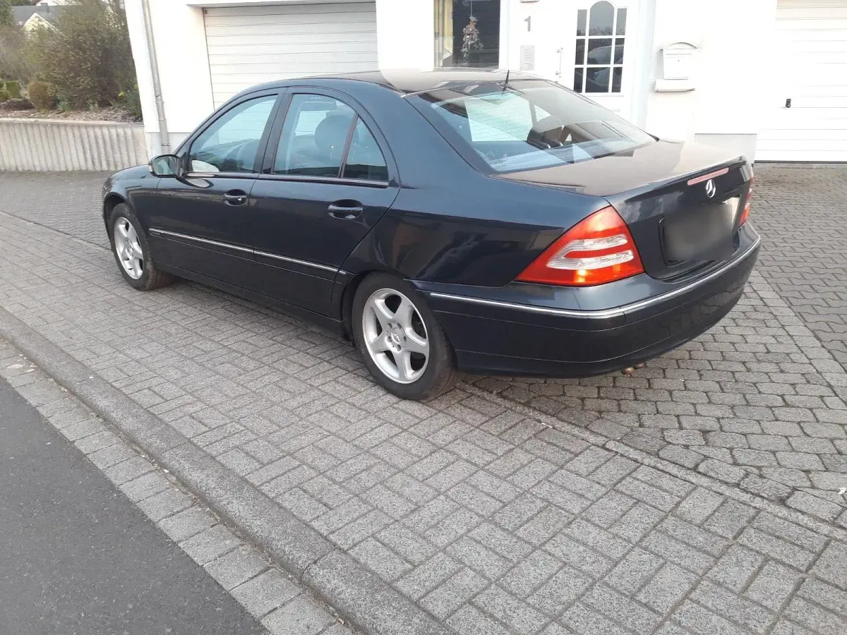 Gebraucht Mercedes C200 Avantgarde 170 PS (125 kW) 2003 Blau Limousine