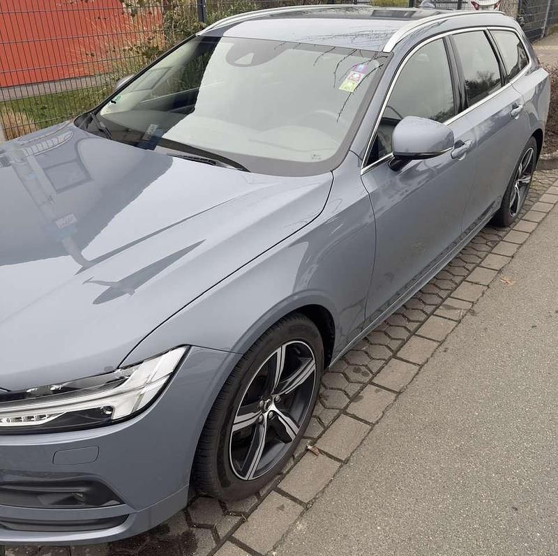 Gebraucht Volvo V90 Momentum 197 PS (144 kW) 2020 Grau Kombi