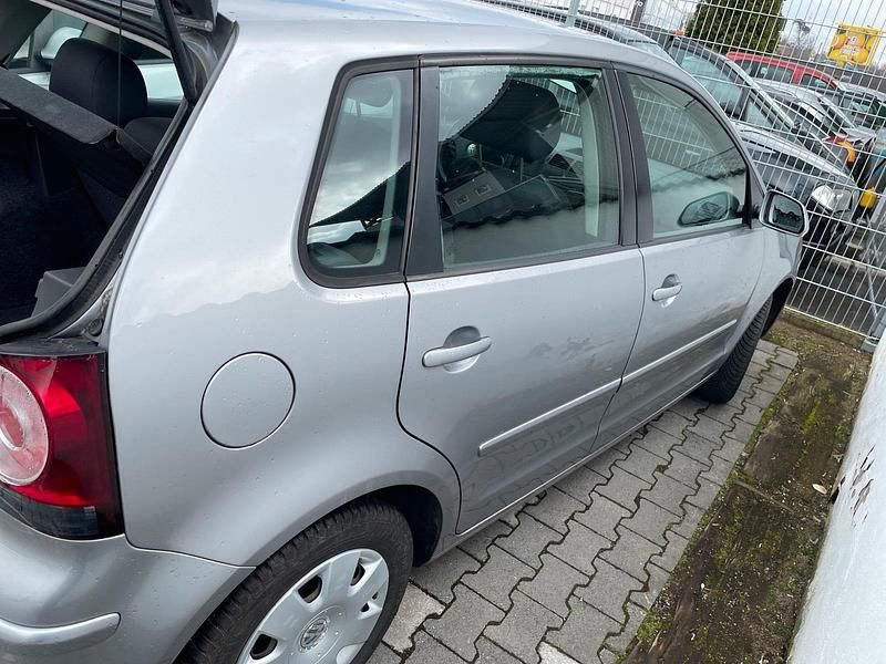 Gebraucht VW Polo 60 PS (44 kW) 2009 Silber Kleinwagen