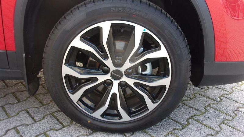 Neu DFSK Forthing 3 170 PS (125 kW) 2025 Rot SUV