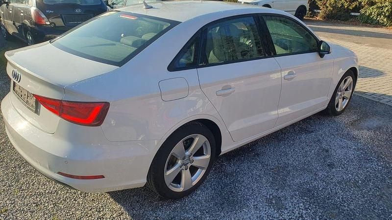 Gebraucht Audi A3 Ambition 110 PS (80 kW) 2015 Gletscherweiss Limousine