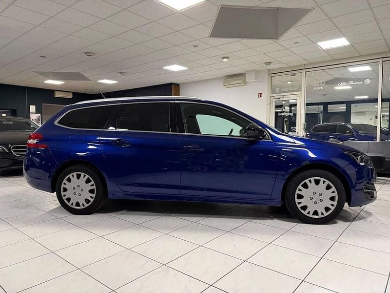 Gebraucht Peugeot 308 GT 131 PS (96 kW) 2017 Magneticblau/metallic Kombi