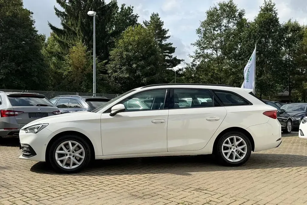 Gebraucht Seat Leon Style 150 PS (110 kW) 2022 Weiß Limousine