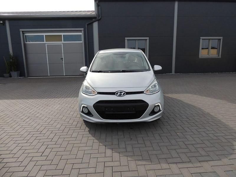 Silber Gebraucht 2014 Hyundai i10 Edition Kleinwagen | 4.100 € (Guter Preis) - Bild 1/4