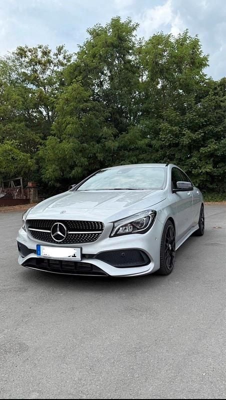 Silber Gebraucht 2018 Mercedes CLA200 AMG line Coupé | 22.000 € (Fairer Preis) - Bild 1/4