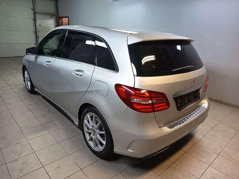 Gebraucht Mercedes B250 AMG line 211 PS (155 kW) 2018 Polarsilber  metalliclack Van / Kleinbus