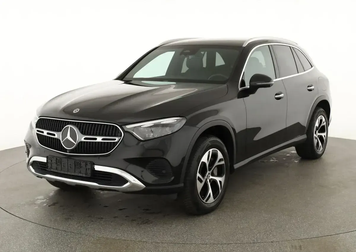 Gebraucht Mercedes GLC300e Avantgarde 333 PS (244 kW) 2024 SUV