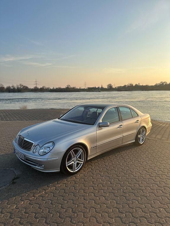 Gebraucht Mercedes E270 Avantgarde 177 PS (130 kW) 2003 Silber Limousine