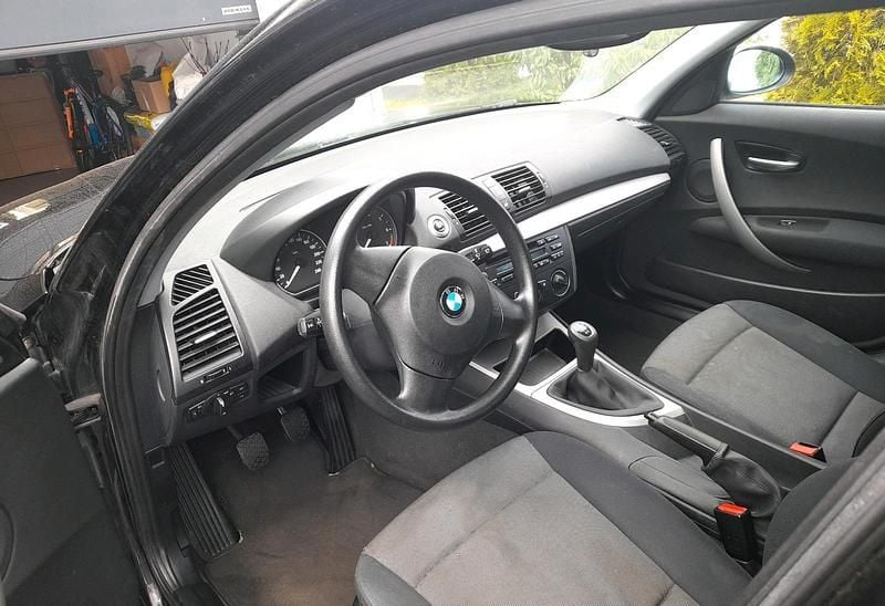 Gebraucht BMW 116 116 PS (85 kW) 2005 Schwarz Kleinwagen