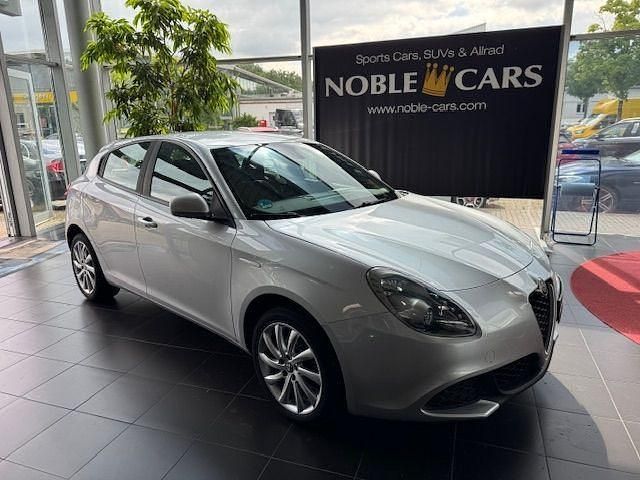 Silber Gebraucht 2021 Alfa Romeo Giulietta Kleinwagen | 15.790 € (Fairer Preis) - Bild 1/4