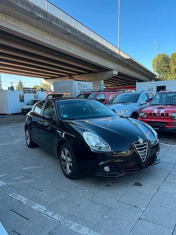 Schwarz Gebraucht 2015 Alfa Romeo Giulietta Turismo Kleinwagen | 4.899 € (Guter Preis) - Bild 1/4