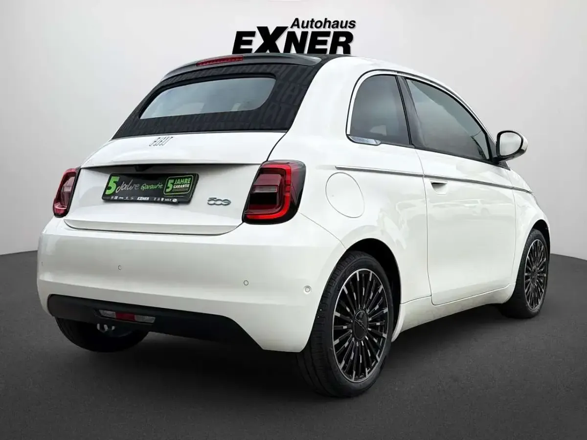 Gebraucht Fiat 500e La Prima 86 kW (118 PS) 2023 Arktis weiß Cabrio