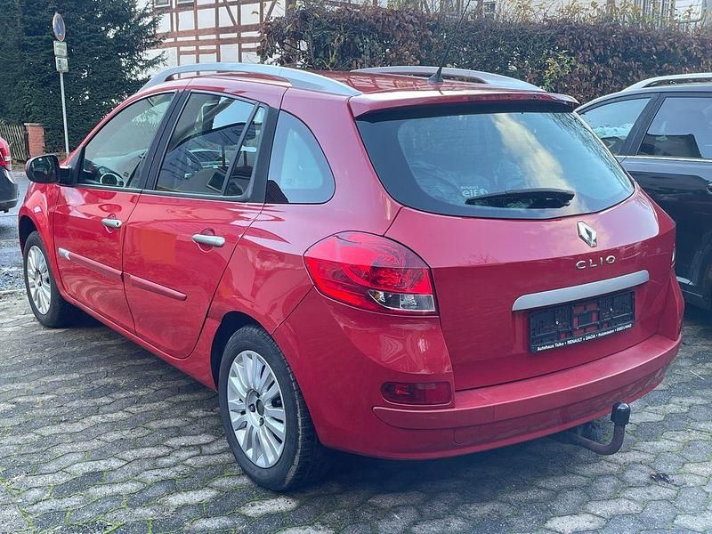Gebraucht Renault Clio II Dynamique 101 PS (74 kW) 2010 Rot Limousine