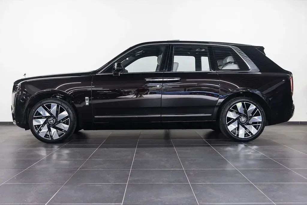 Neu Rolls Royce Cullinan 544 PS (400 kW) 2026 Braun SUV