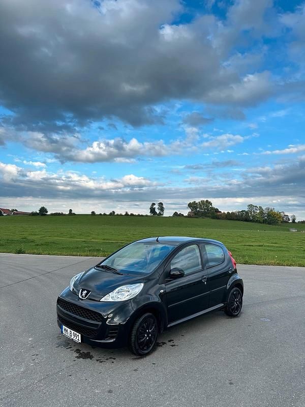 Schwarz Gebraucht 2010 Peugeot 107 Kleinwagen | 4.500 € (Etwas zu teuer) - Bild 1/4