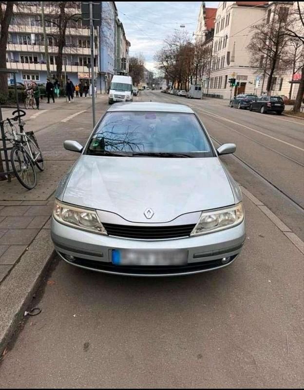 Silber Gebraucht 2001 Renault Laguna II Limousine | 2.500 € - Bild 1/4