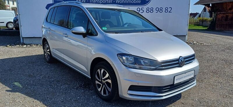 Gebraucht VW Touran Active 150 PS (110 kW) 2022 Silber Van / Kleinbus