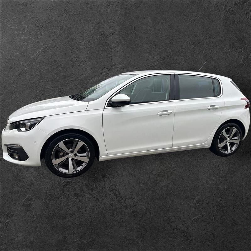 Weiß Gebraucht 2019 Peugeot 308 Allure Limousine | 14.490 € (Etwas zu teuer) - Bild 1/3