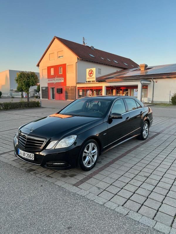 Schwarz Gebraucht 2011 Mercedes E220 Limousine | 7.500 € (Guter Preis) - Bild 1/4
