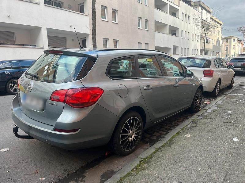Gebraucht Opel Astra 140 PS (102 kW) 2012 Grau Kombi