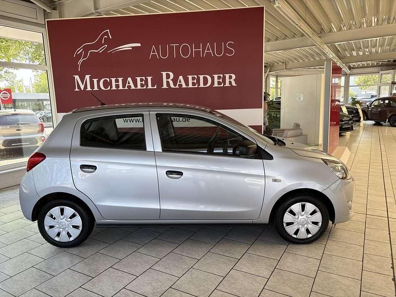 Coolsilber (m) Gebraucht 2016 Mitsubishi Space Star Diamant Edition Kleinwagen | 7.450 € (Fairer Preis) - Bild 1/4