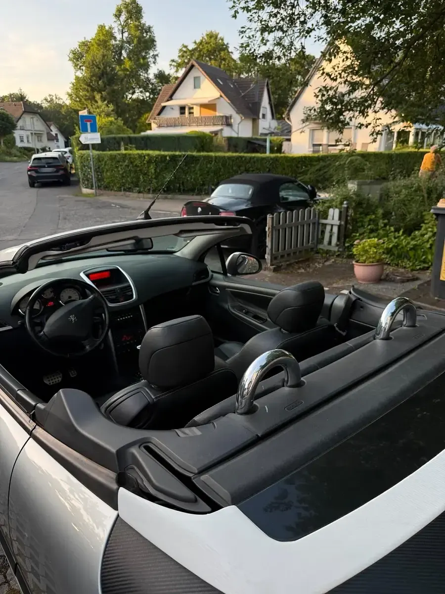 Gebraucht Peugeot 207 CC 119 PS (87 kW) 2007 Silber Cabrio