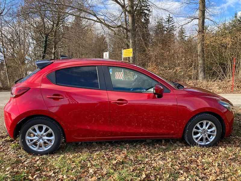 Gebraucht Mazda 2 Edition 90 PS (66 kW) 2015 Rot Limousine
