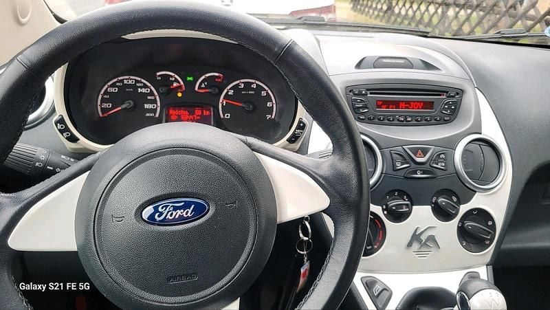 Gebraucht Ford Ka 69 PS (50 kW) 2015 Weiß Kleinwagen