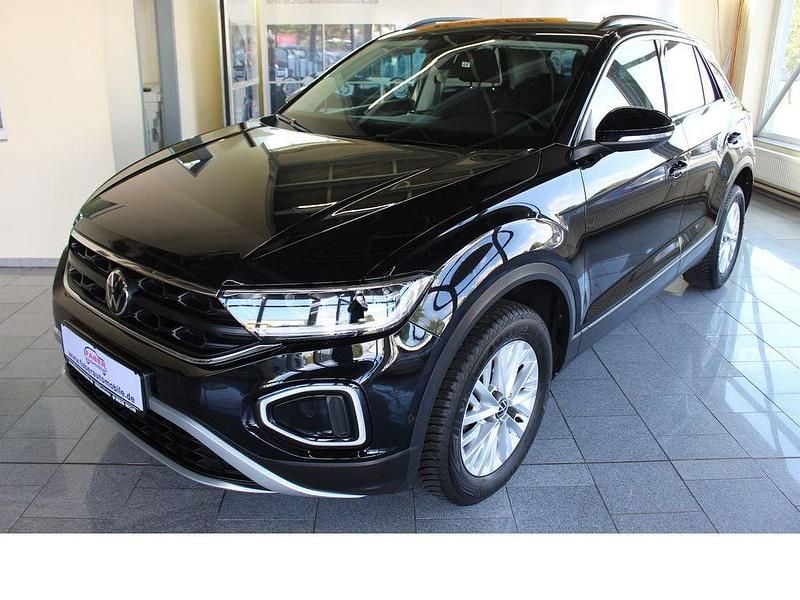 Titanschwazceramique metallic Gebraucht 2024 VW T-Roc Life SUV | 22.877 € (Fairer Preis) - Bild 1/4