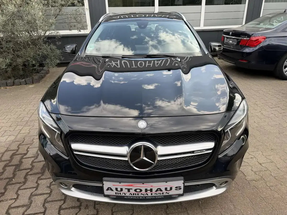 Gebraucht Mercedes GLA220 Urban 177 PS (130 kW) 2015 Kosmosschwarz  metalliclack SUV