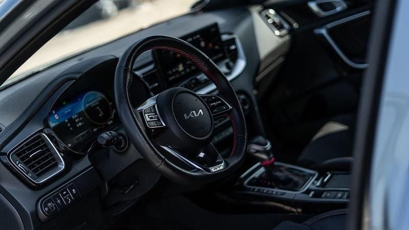 Gebraucht Kia Ceed GT GT 204 PS (150 kW) 2024 Silber Limousine