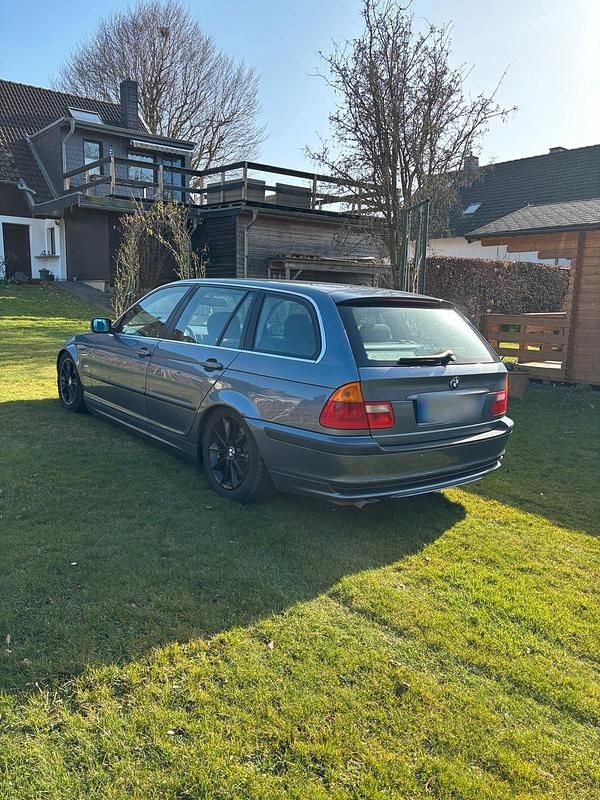 Gebraucht BMW 325 Basis 192 PS (141 kW) 2001 Kombi