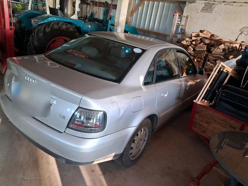 Gebraucht Audi A4 125 PS (91 kW) 1998 Silber Limousine