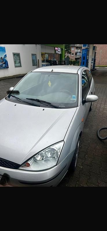 Usata Ford Focus 75 CV (55 kW) 2004 Argento Utilitaria
