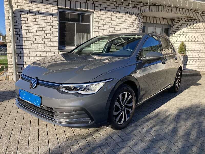 Grau Gebraucht 2022 VW Golf VIII Active Limousine | 20.500 € (Fairer Preis) - Bild 1/4