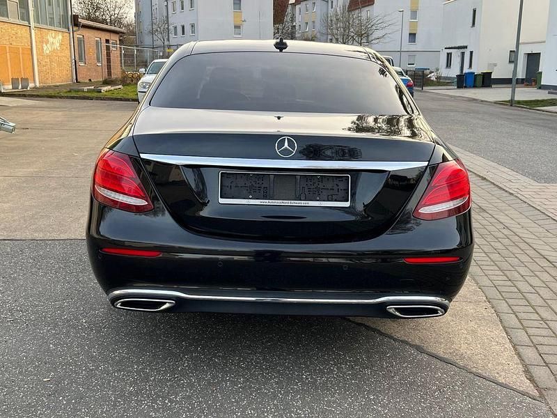 Gebraucht Mercedes E200 Avantgarde 150 PS (110 kW) 2017 Schwarz Limousine