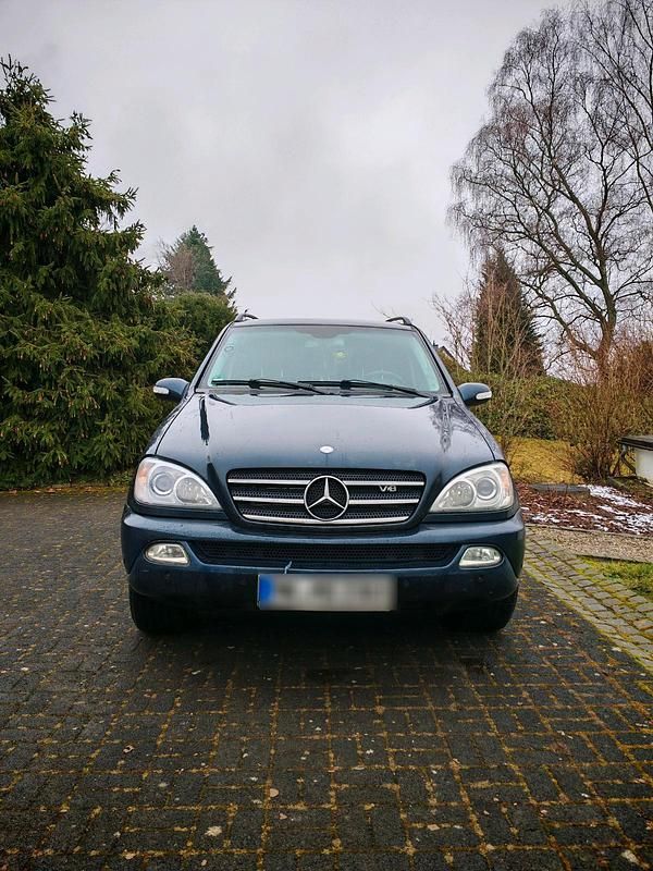 Blau Gebraucht 2003 Mercedes ML400 SUV | 11.000 € - Bild 1/4