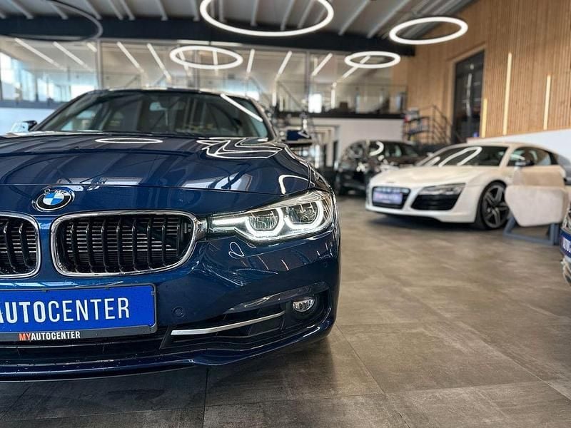 Gebraucht BMW 330 iPerformance 184 PS (135 kW) 2017 Blau Limousine