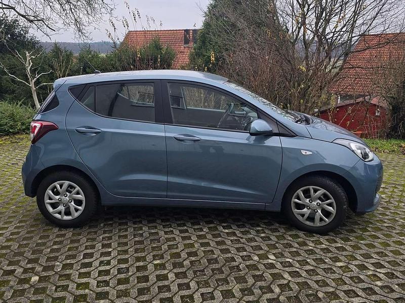 Gebraucht Hyundai i10 Trend 67 PS (49 kW) 2019 Blau Kleinwagen