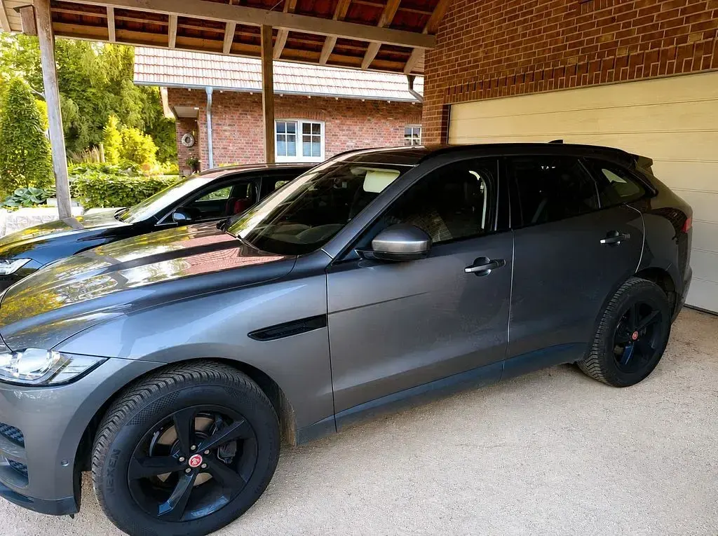 Gebraucht Jaguar F-Pace Prestige 179 PS (131 kW) 2017 Grau SUV