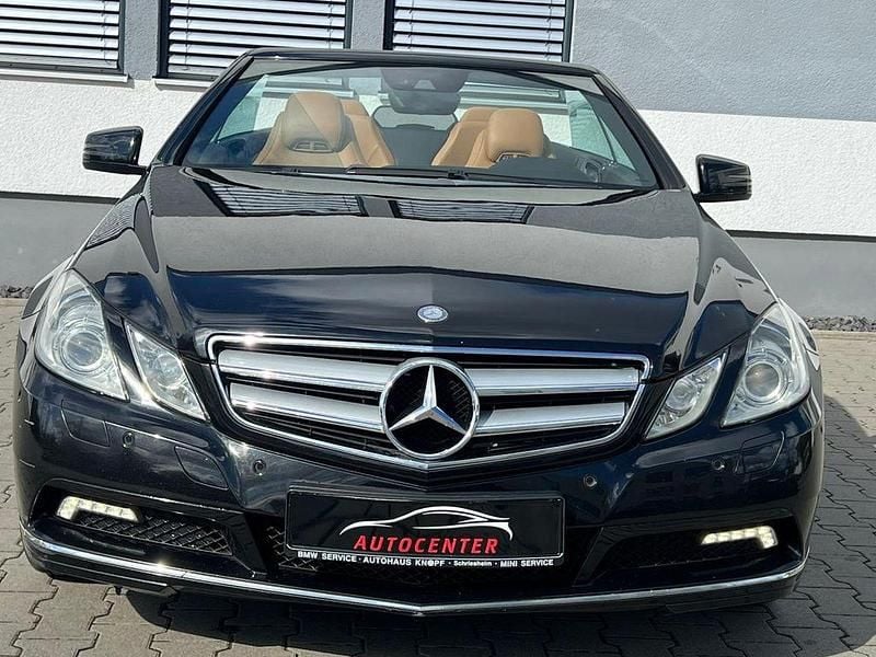 Gebraucht Mercedes E200 Elegance 184 PS (135 kW) 2010 Schwarz Cabrio