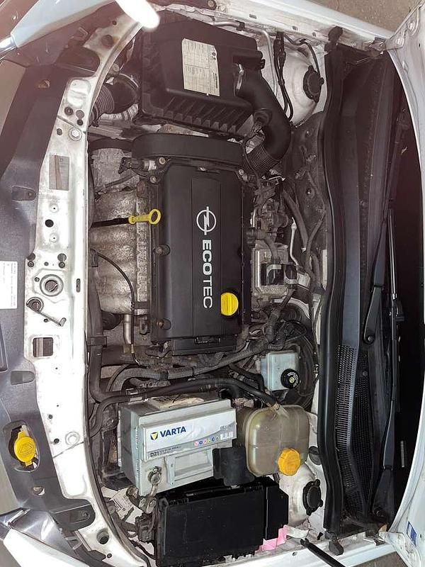 Weiß Gebraucht 2009 Opel Astra Kombi | 3.991 € (Teuer) - Bild 1/4