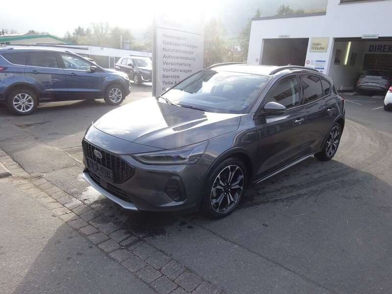 Magneticgrau (metallic) Gebraucht 2023 Ford Focus Active X Limousine | 24.900 € (Fairer Preis) - Bild 1/4