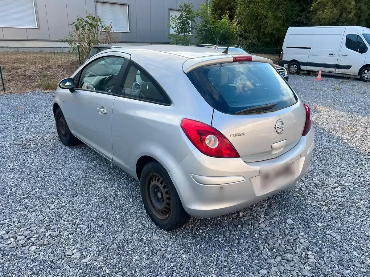 Gebraucht Opel Corsa Active 87 PS (63 kW) 2013 Silber Kleinwagen