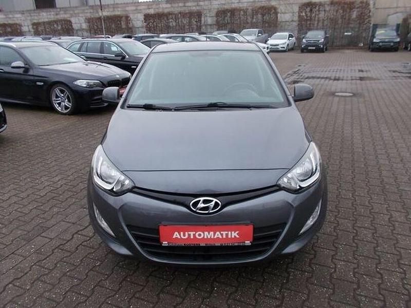 Gebraucht Hyundai i20 101 PS (74 kW) 2014 Grau Kleinwagen