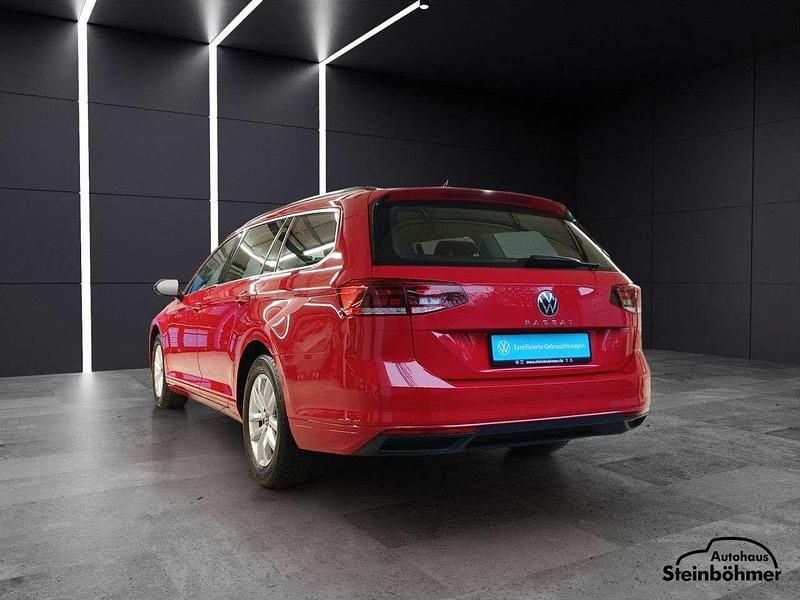 Gebraucht VW Passat Business 122 PS (89 kW) 2023 Tornadorot (rot) Kombi