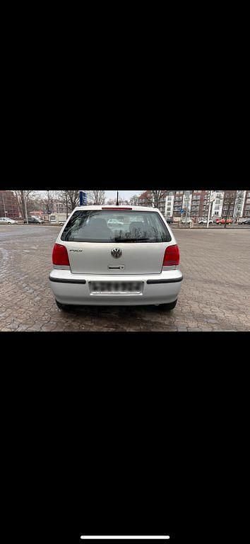 Gebraucht VW Polo 60 PS (44 kW) 2000 Silber Limousine
