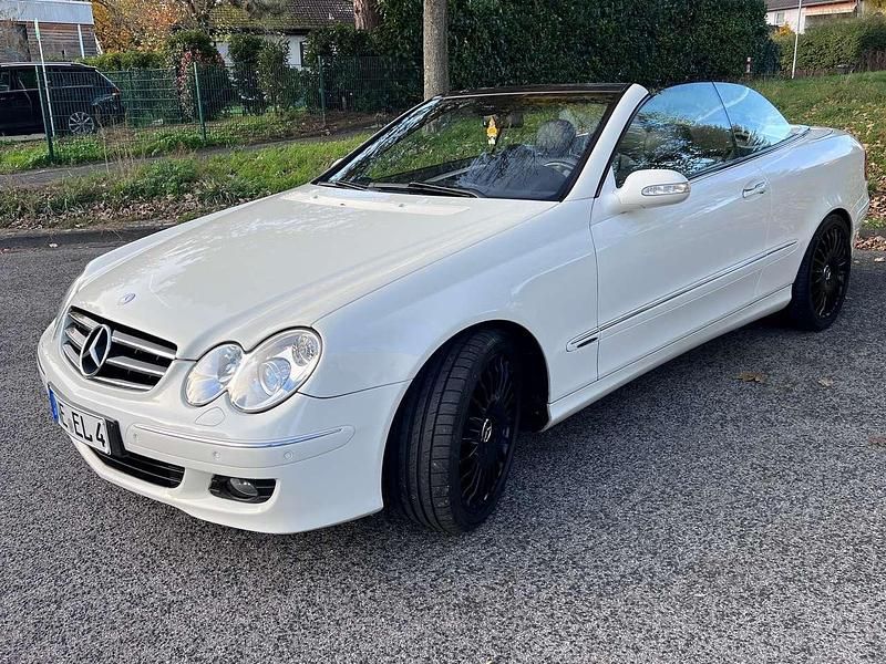 Gebraucht Mercedes CLK350 272 PS (200 kW) 2008 Calcitweiss  unilack Cabrio