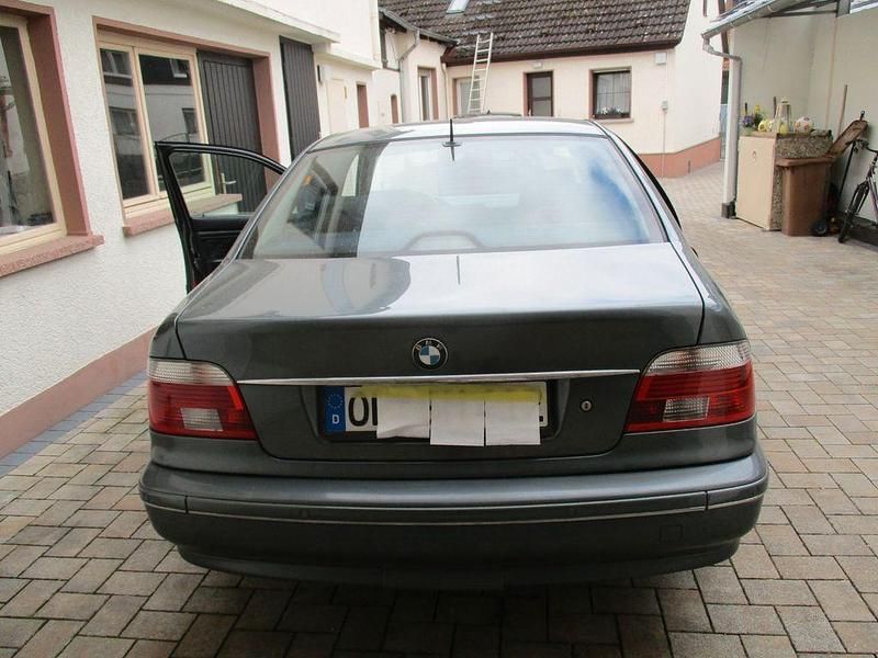 Gebraucht BMW 530 Exclusive 193 PS (141 kW) 2003 Grau Limousine