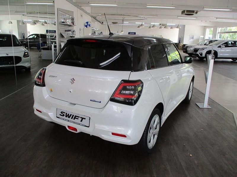 Neu Suzuki Swift Comfort 83 PS (61 kW) 2025 Weiß Kleinwagen